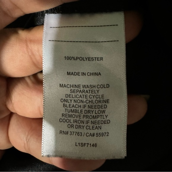 Laundry by Shelli Segal Black Cold Shoulder Keyhole Peplum Top - Picture 9 of 9